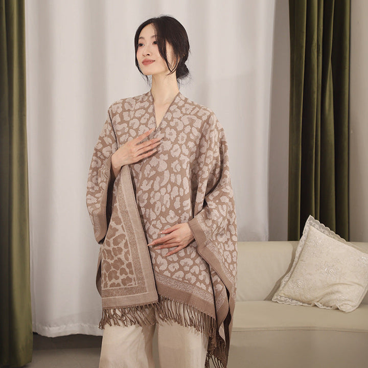 Dam Jacquard poncho med Leopard mönster, Fringes och Open oversized skärning