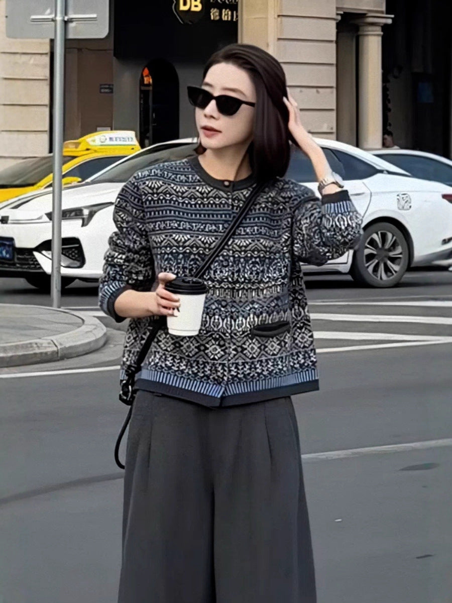 Dam kort jacka kofta med jacquard mönster, ribbed muddar och round neckline