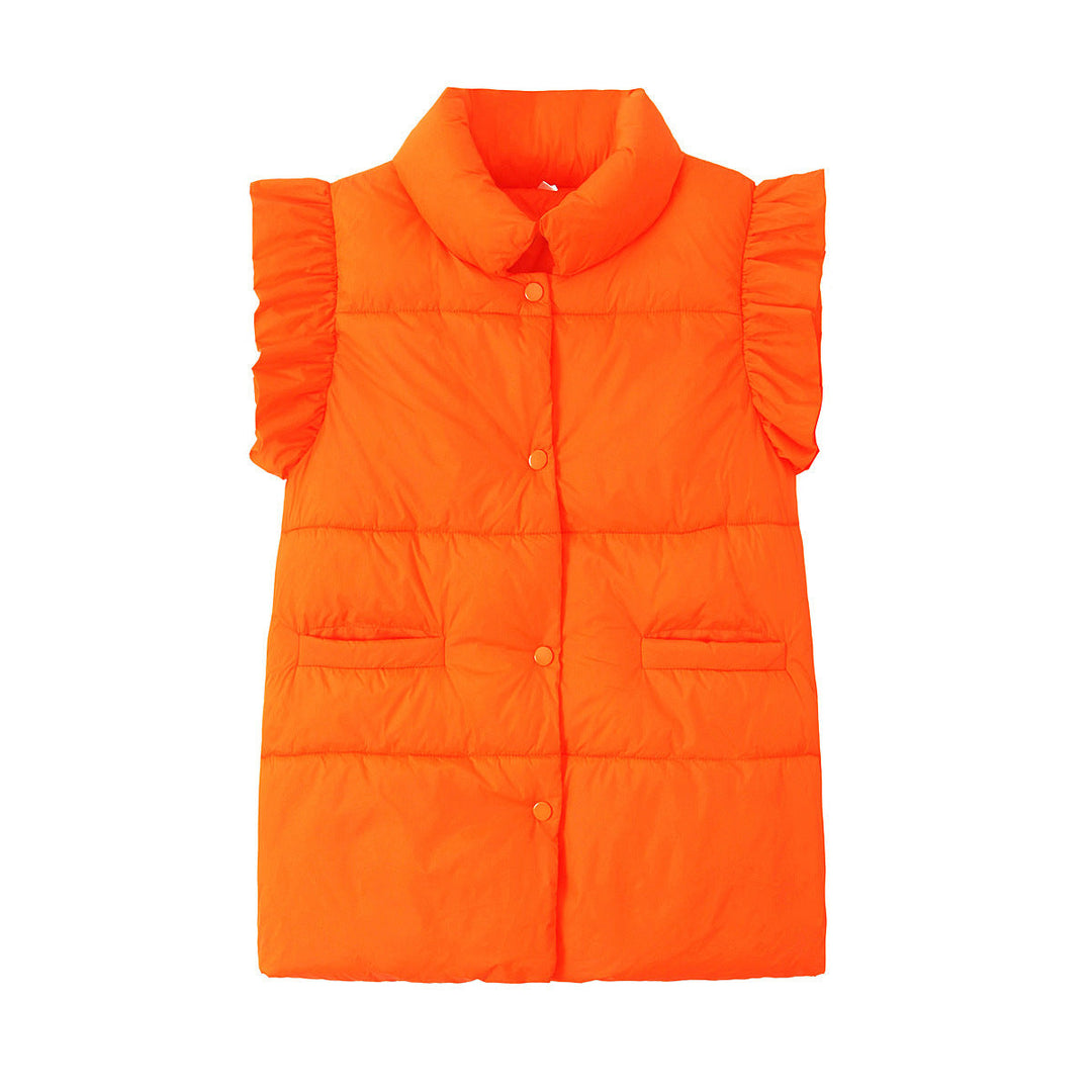 Dam sleeveless quiltad väst med ruffled ärmar, ståkrage, och concealed snap knappar
