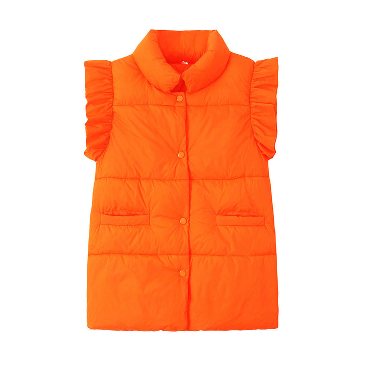 Dam sleeveless quiltad väst med ruffled ärmar, ståkrage, och concealed snap knappar