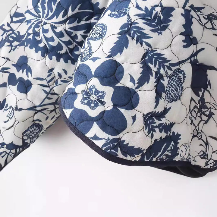 Dam non-quiltad kort jacka i kimono stil med floral quiltad mönster