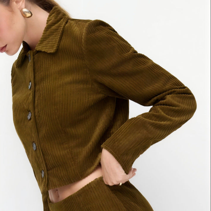 Dam Pleated kort jacka med skjortkrage och Turned-up Cuffs
