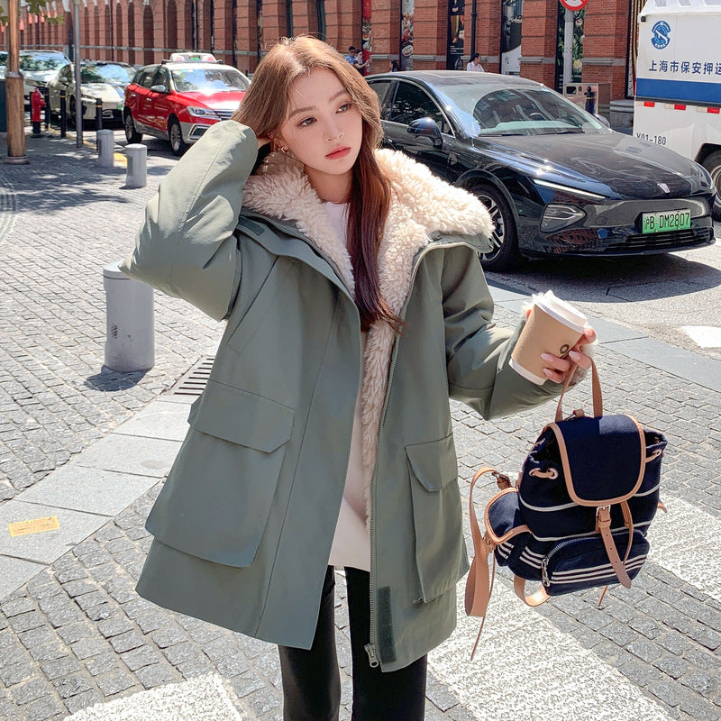Dam urban kort parka med teddyfoder, generous flap fickor och dold två-way dragkedja