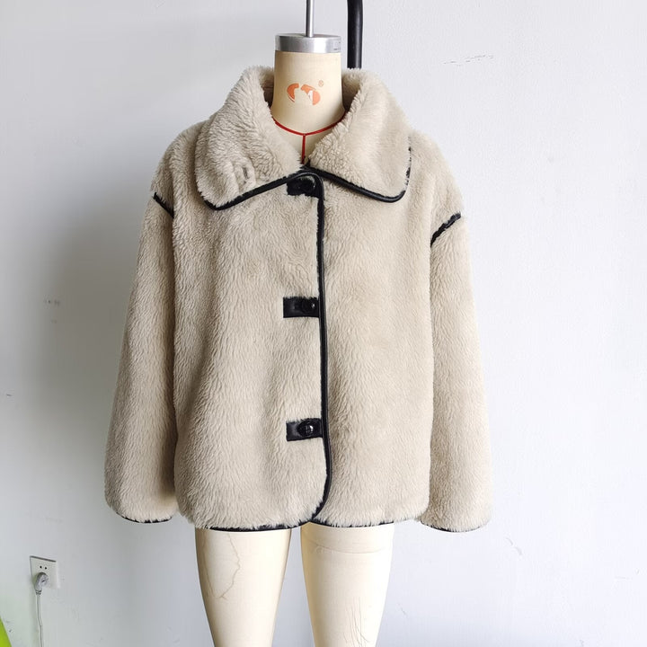Dam kort oversized lambskin look jacka med bred sjalkrage och decorative piping finishes