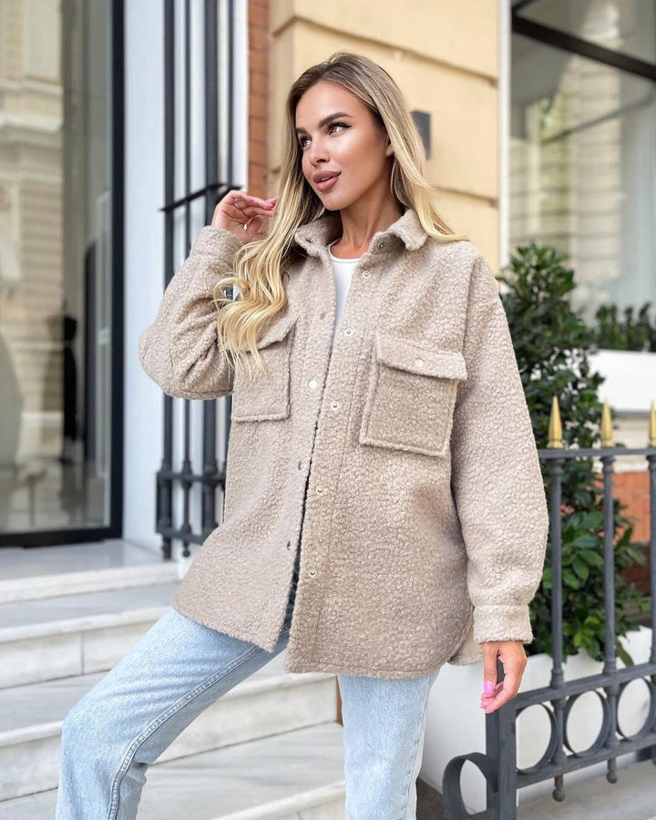 Dam oversize teddy övergångsjacka med bröstfickor och tryckknappar