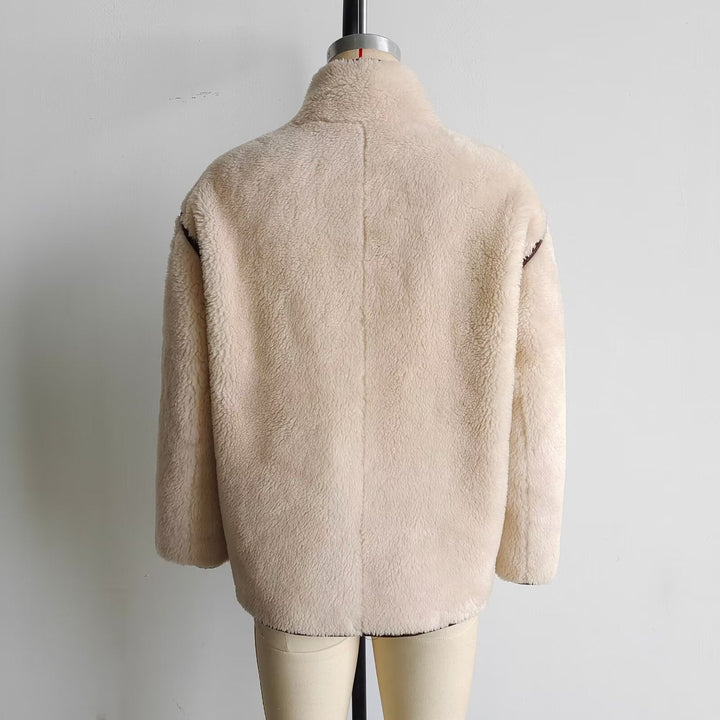 Dam kort sheepskin look jacka med ståkrage, concealed knäppning och sidofickor