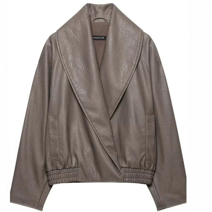Dam Kort Jacka Tillverkad av Faux Läder med Wide Shawl Krage och Elastic Nederkant