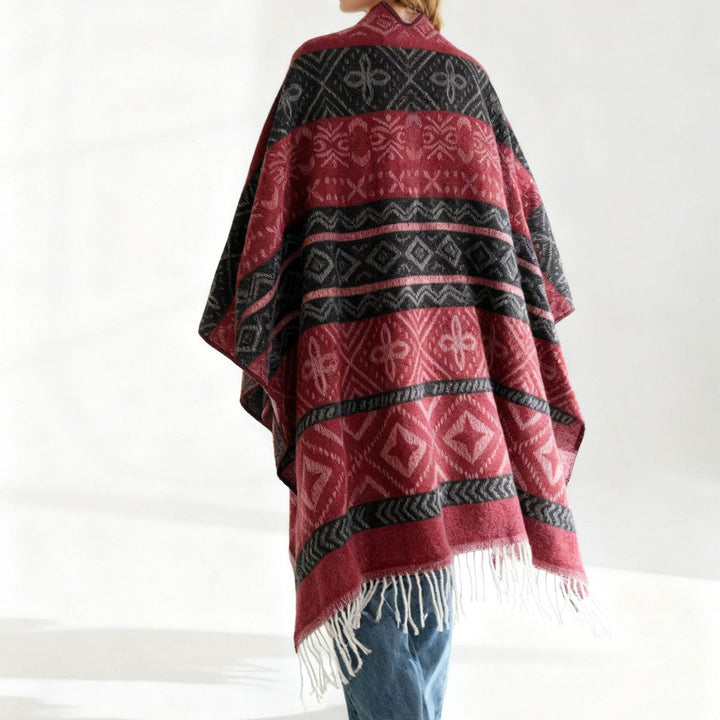 Dam Oversize Cape med woven diamond jacquard, V-neck och fransfåll
