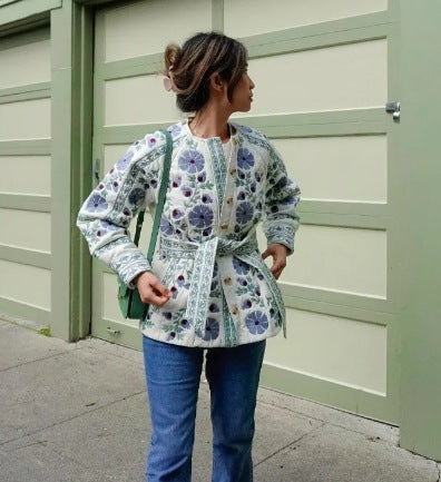 Dam 600+ Quiltad Embroidered Waist Belt Jacka med Blommig Mönster och Stå Krage