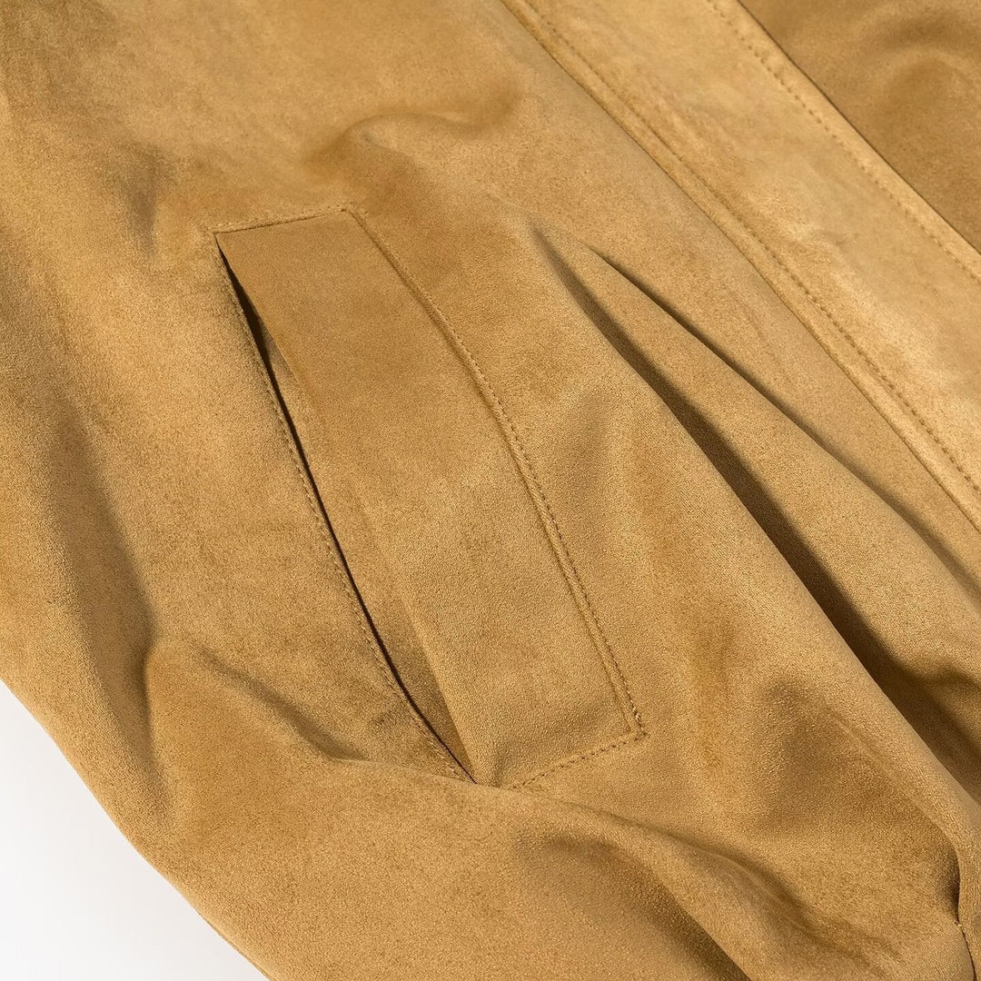 Dam kort blousonjacka tillverkad av velour look med skjortkrage, raglanärmar, och elastisk fåll