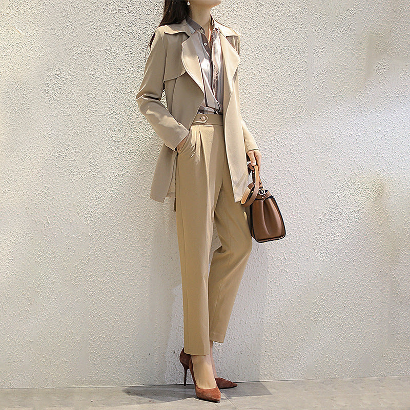 Dam elegant trenchcoat med midjebälte och praktiska fickor