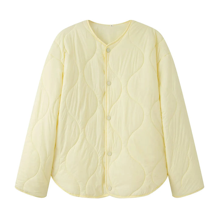 Dam quiltad övergångsjacka med round neckline, tryckknäppning, och curved fåll