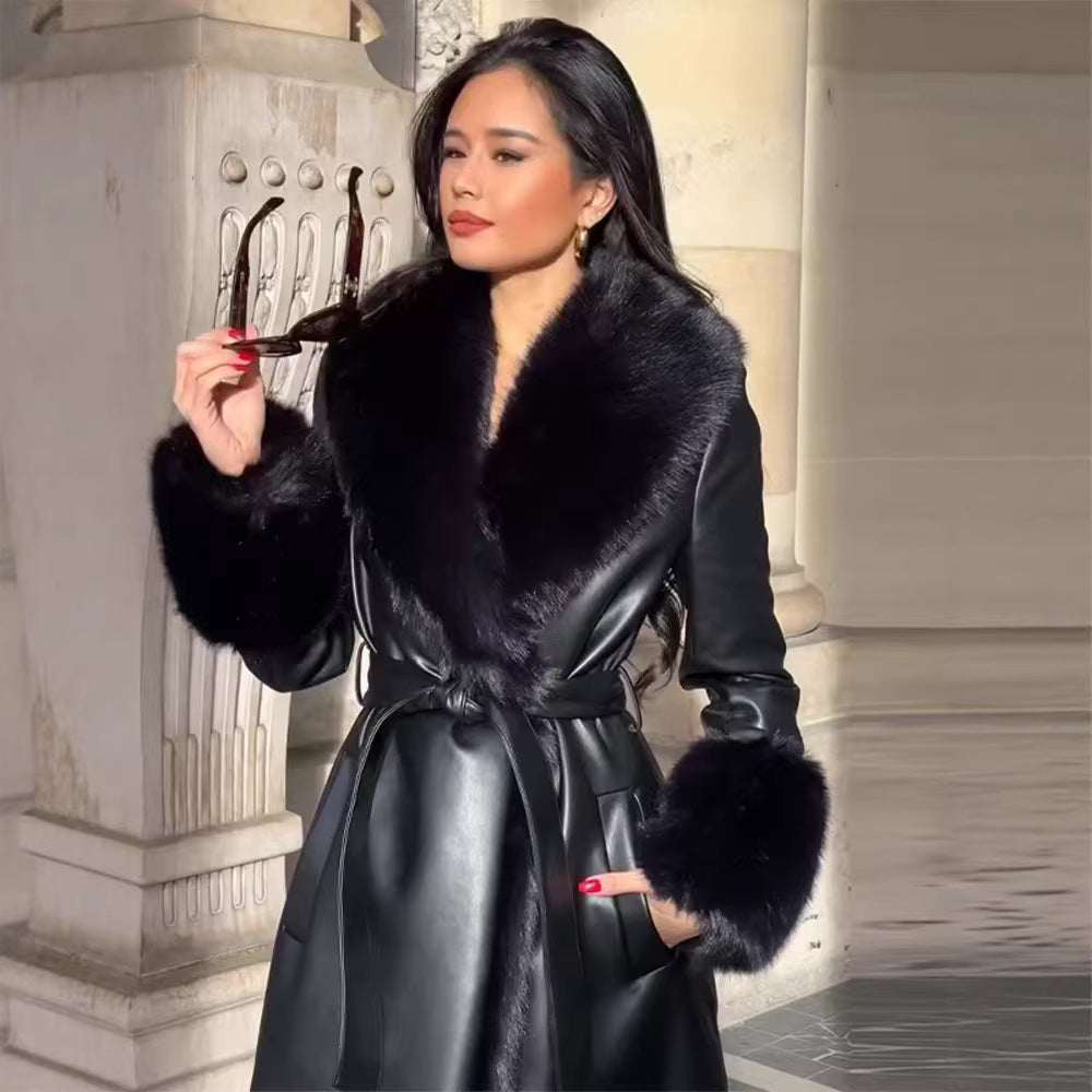 Dam lång konstläder kappa med vid faux fur krage och muddar
