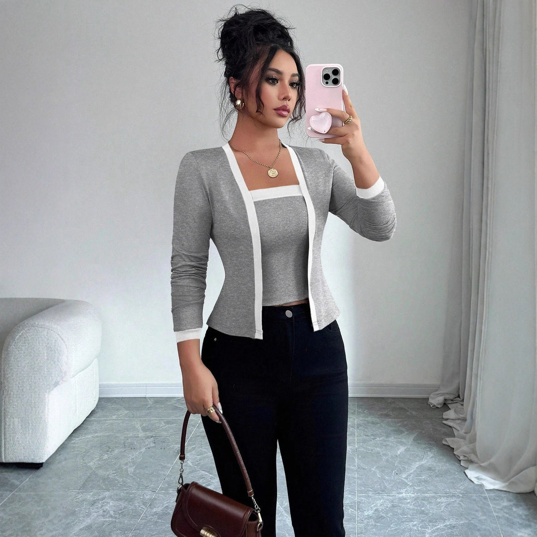 Dam figurnära jacka med integrerad bustier insats och kontrast kant