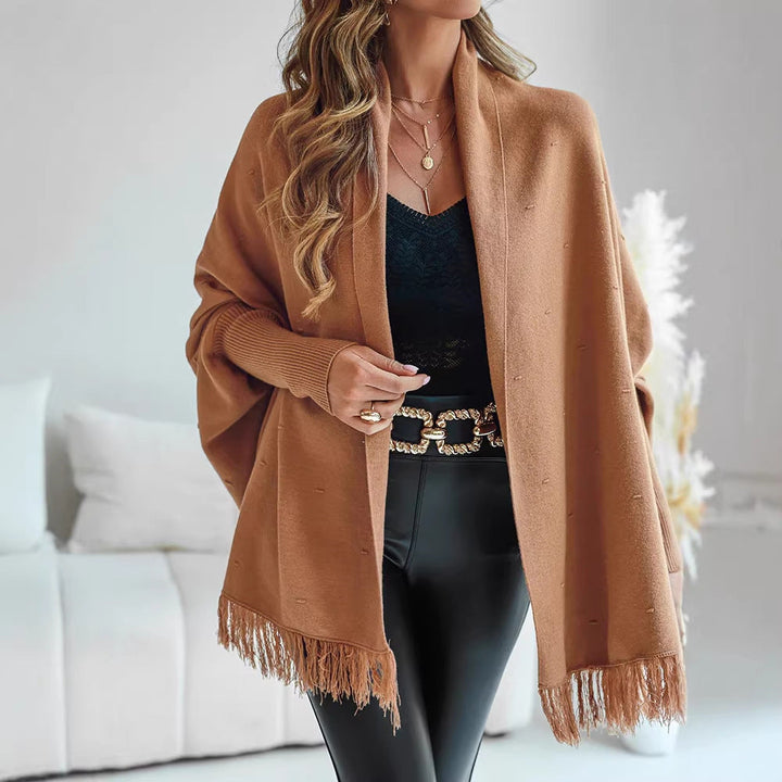 Dam Fringe poncho kofta med decorative midjebälte och ribbstickade muddar
