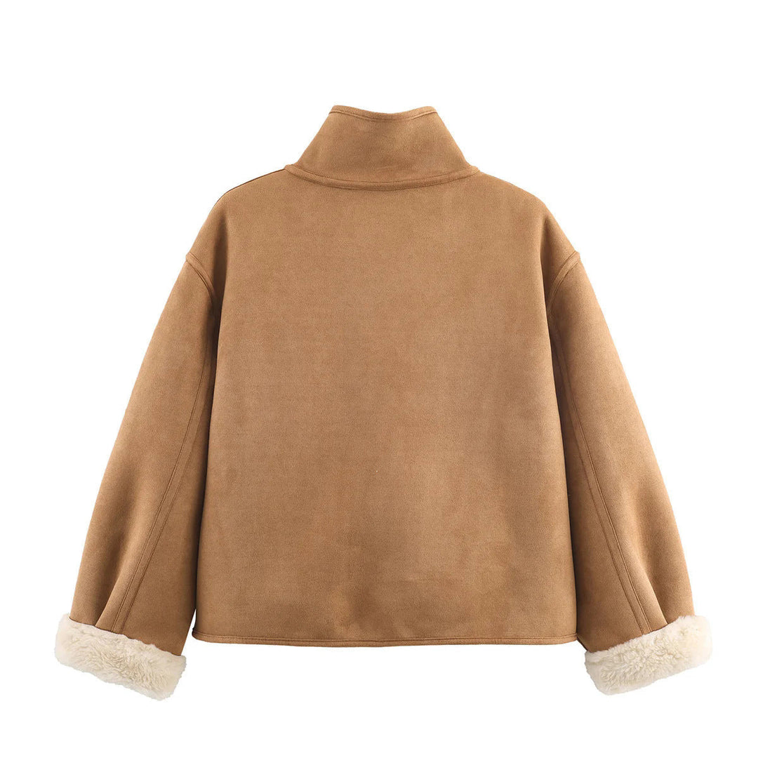 Dam kort lambskin-look jacka med ståkrage, mjuk teddy foder, och generous påsydda fickor