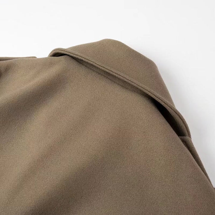 Dam kort ullblandning trenchcoat med bälte, Epaulettes och vid Lapels