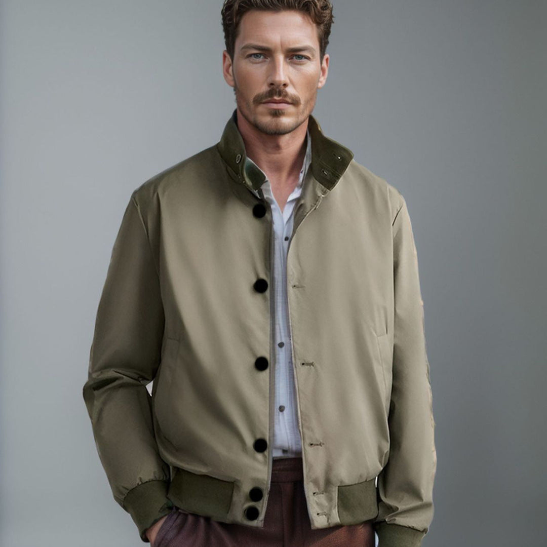 Herr ljus blouson med ståkrage, knäppslå och ribbade muddar
