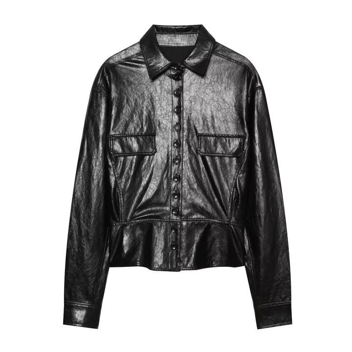 Dam kort jacka in blouse stil gjord vegan läderlook med chest flaps och figurnära fåll
