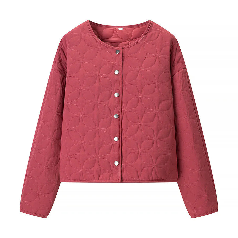 Dam quiltad boxy övergångsjacka med floral quiltad texture, lightly vadderad innerfoder och press stud placket
