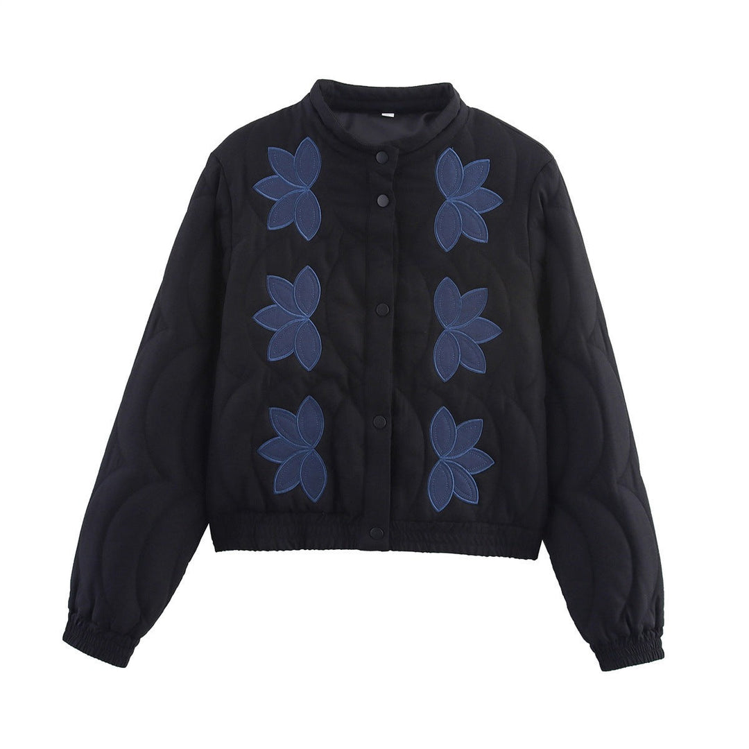 Dam kort skärning kviltad jacka med Flower Applique och ståkrage
