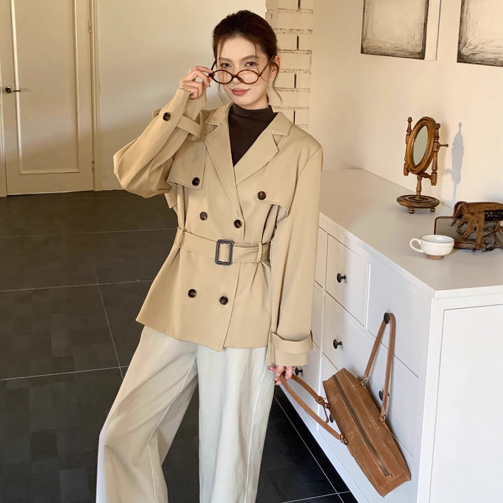 Dam kort trenchcoat in oversize skärning med double row och knytband