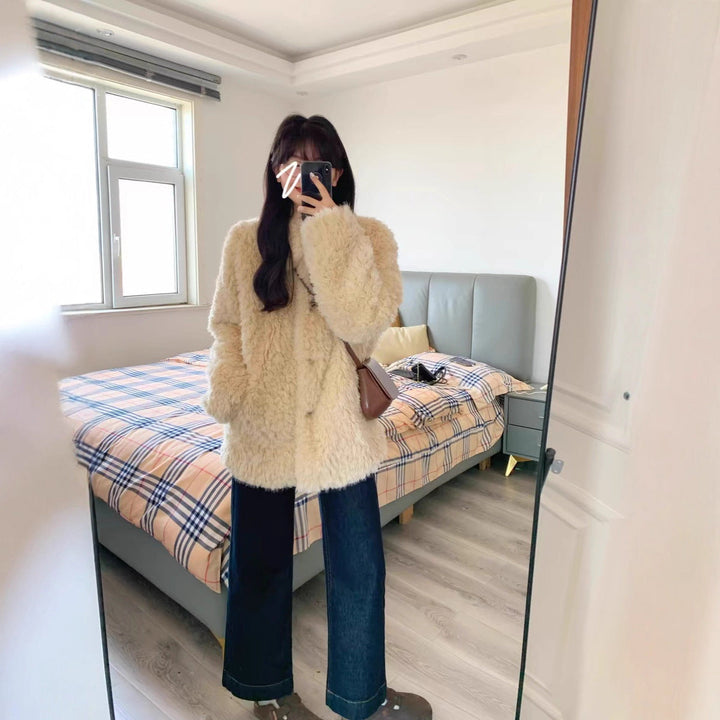 Dam teddy kappa gjord faux fur med oversize skärning och sidofickor