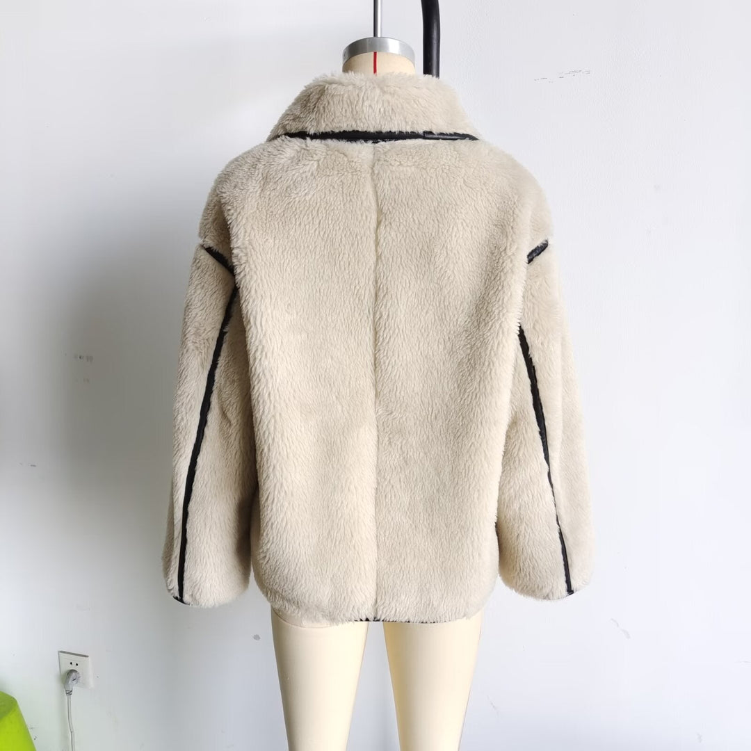 Dam kort oversized lambskin look jacka med bred sjalkrage och decorative piping finishes