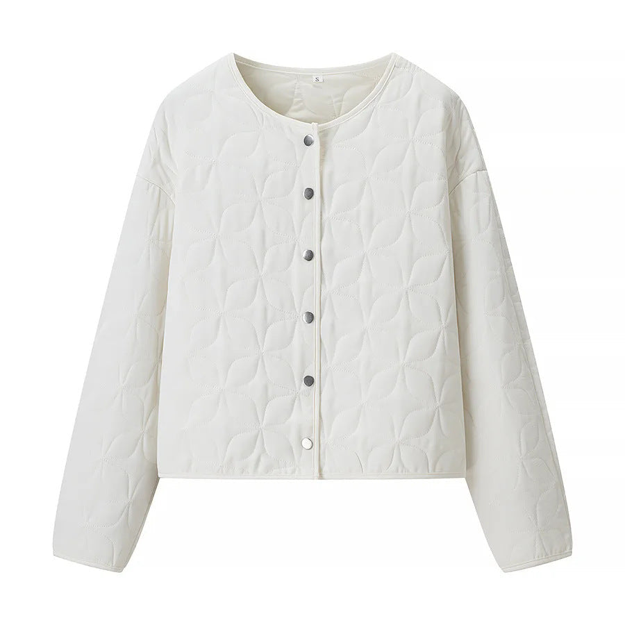 Dam quiltad boxy övergångsjacka med floral quiltad texture, lightly vadderad innerfoder och press stud placket