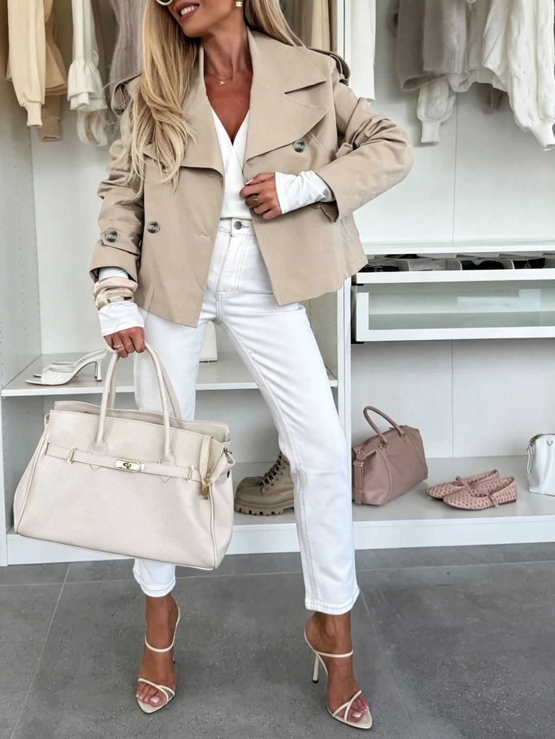 Dam kort skuren Double-Breasted trenchcoat med Epaulettes