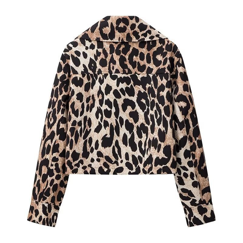 Dam kort Field jacka in Leopard mönster med vid Lapels och Flap fickor