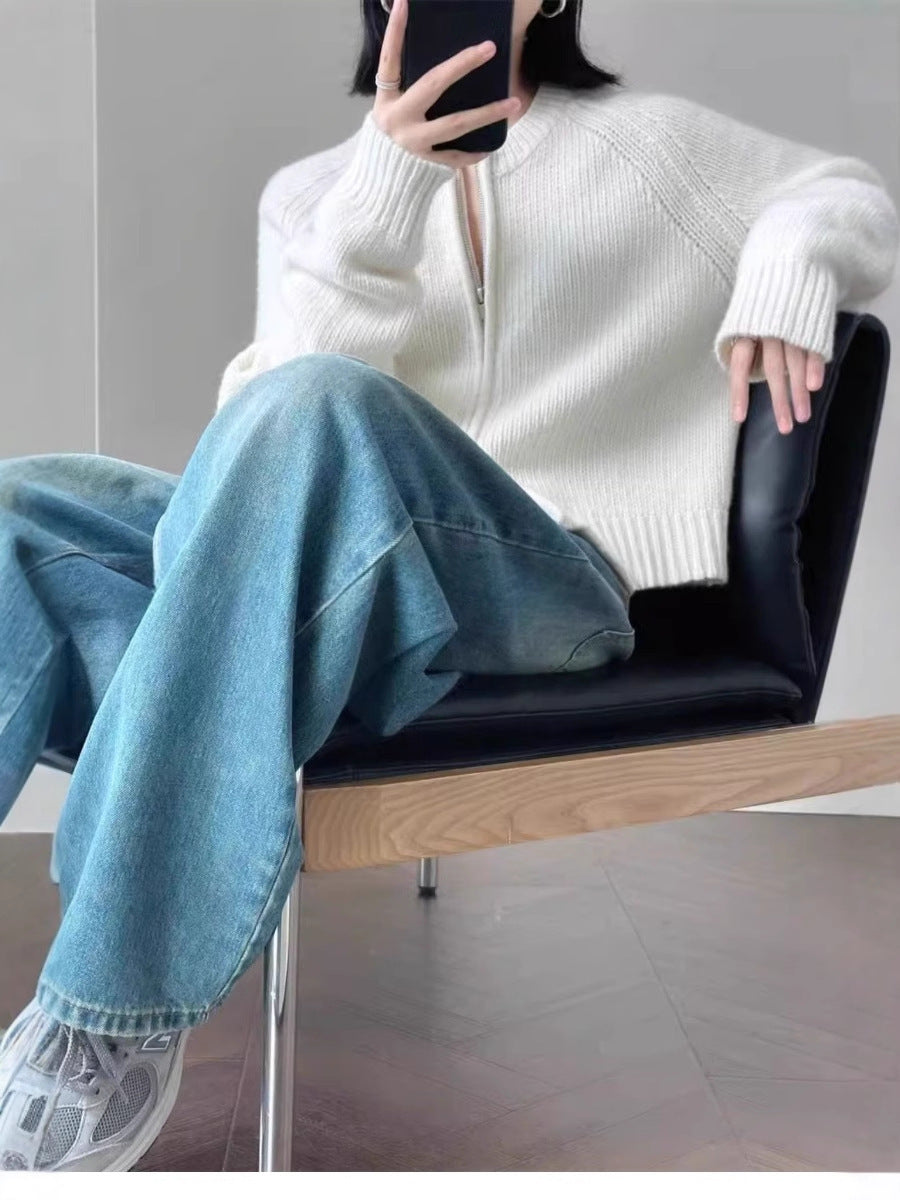 Dam kort jacka gjord mjuk fine knit med a hellång dragkedja och ribbed fåll