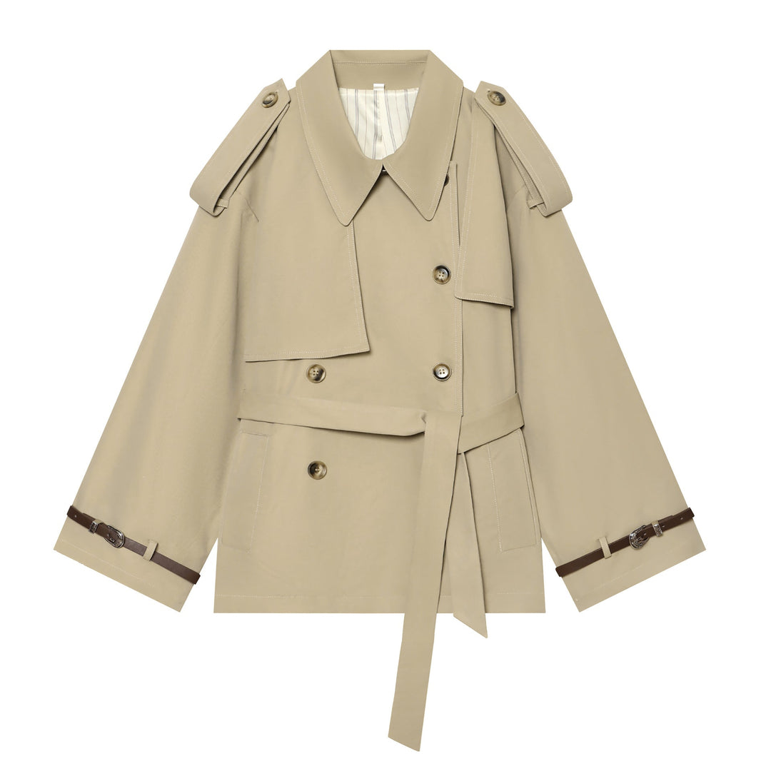 Dam Kort Cape Trenchcoat med Double-Breasted Knapp Knäppning, Shoulder Epaulettes, och Waist Belt