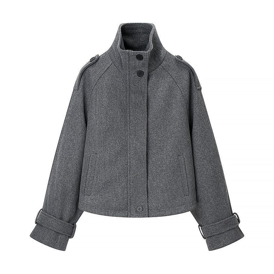Dam kort skärning ullblandning kort jacka med ståkrage, epaulettes, och justerbar ärm straps