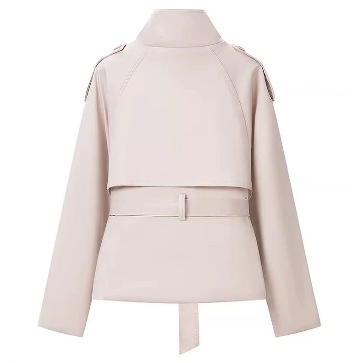 Dam kort trenchcoat in boxig skärning med Stand krage, Epaulettes och midjebälte