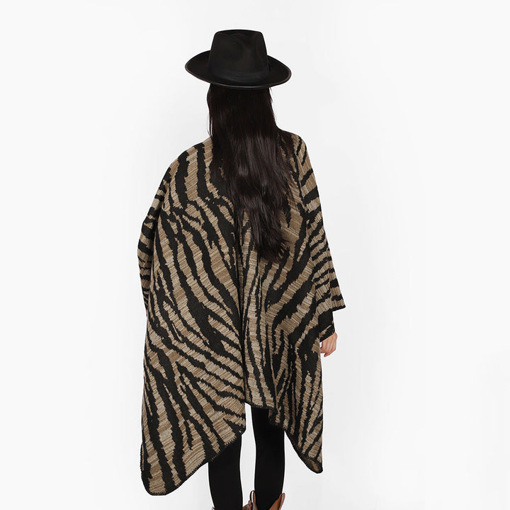 Dam Rectangular Ruana-Overlay med Extravagant Animal-Jacquard och Open Draping