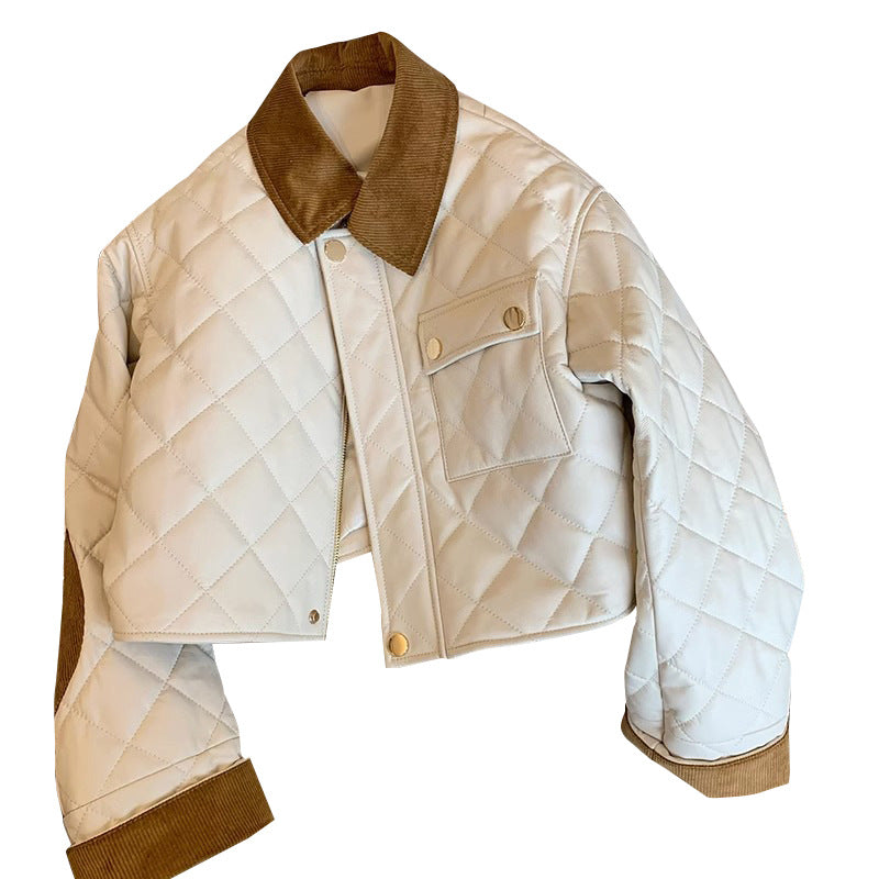 Dam kviltad kort bomber jacka med cord krage, stängning med tryckknappar, och flap fickor