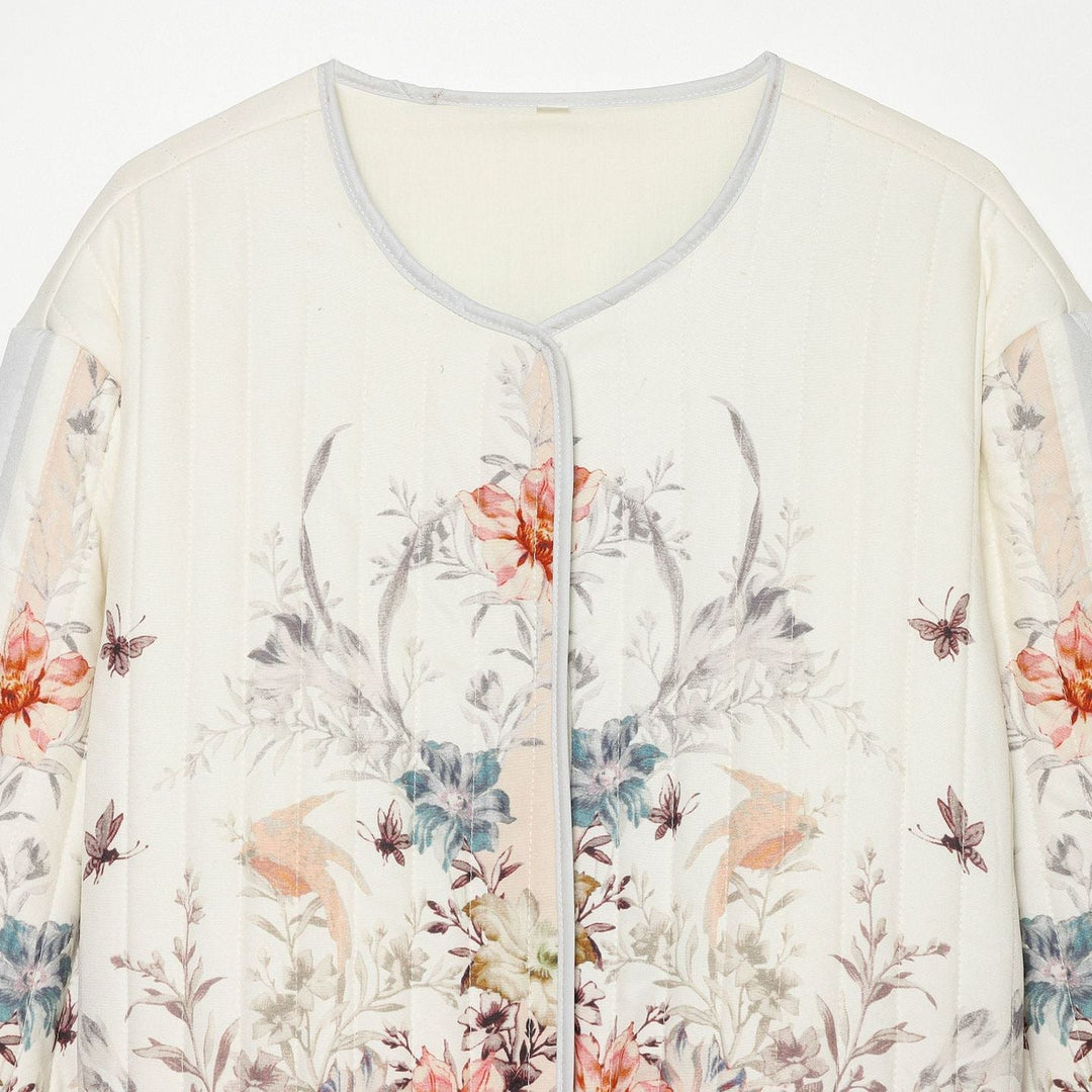 Dam Vadderad Kort Jacka med Blommig Allover Tryck och Round Neckline