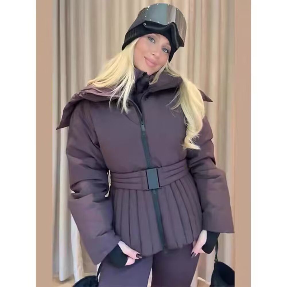 Dam Kort Tailored Quiltad Jacka med Hög Stå Krage och Belt