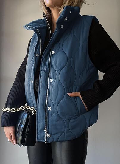 Dam funktionell vadderad väst med hög ståkrage, dragkedja och sidofickor