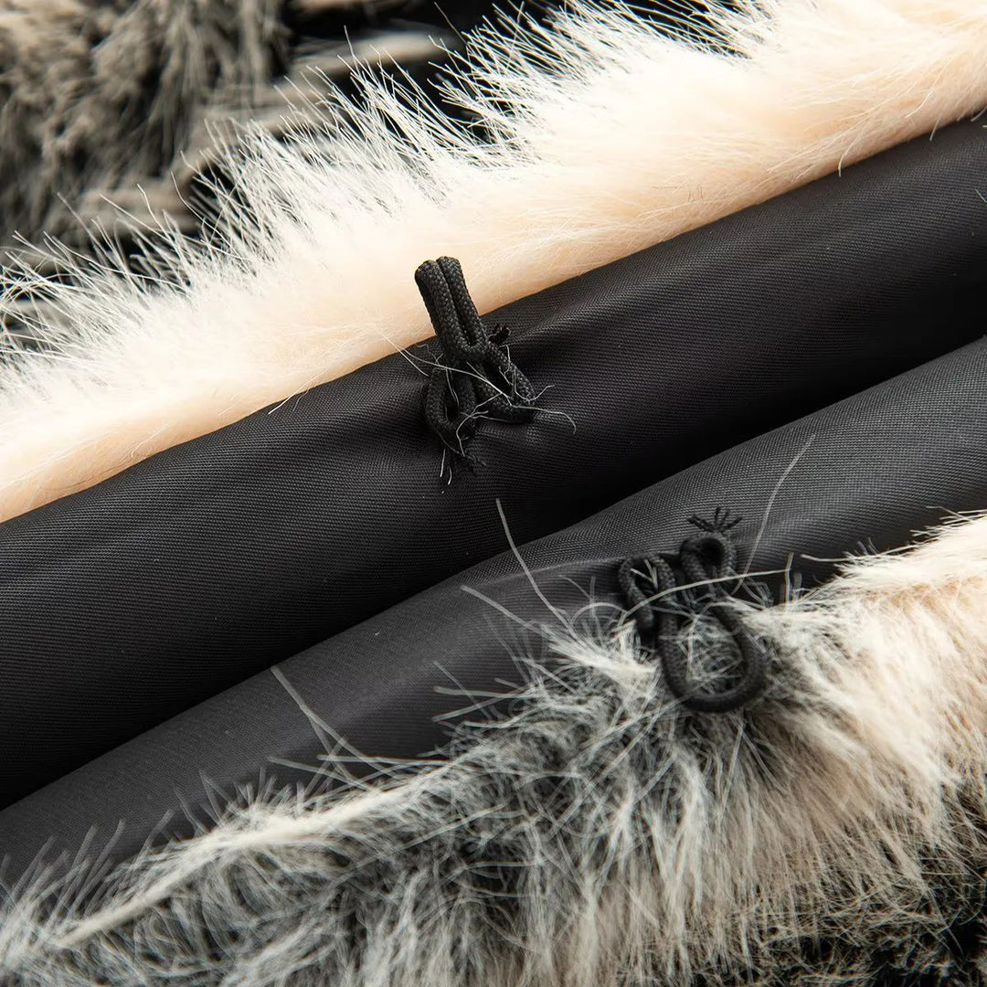 Dam kort faux pälsjacka med patchwork fur look, boxy cropped passform och mjuk innerfoder