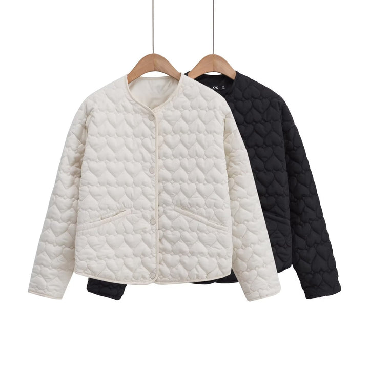 Dam 100+ Quiltad Kort Jacka med Heart Quilting, Round Neckline och Tryckknapp Knappar
