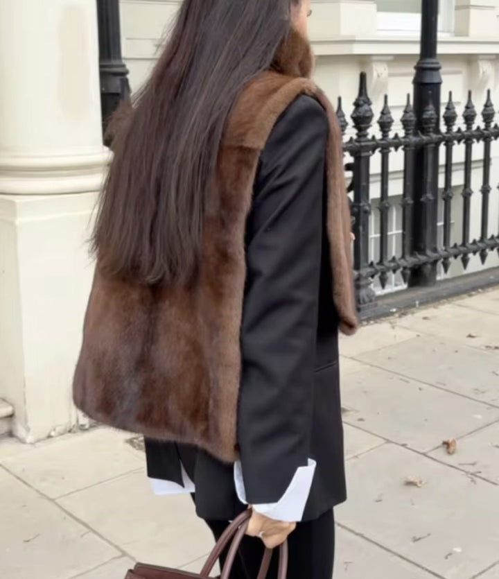 Dam 100+ Sleeveless Faux Fur Väst med Hög Turtleneck och Straight Skärning
