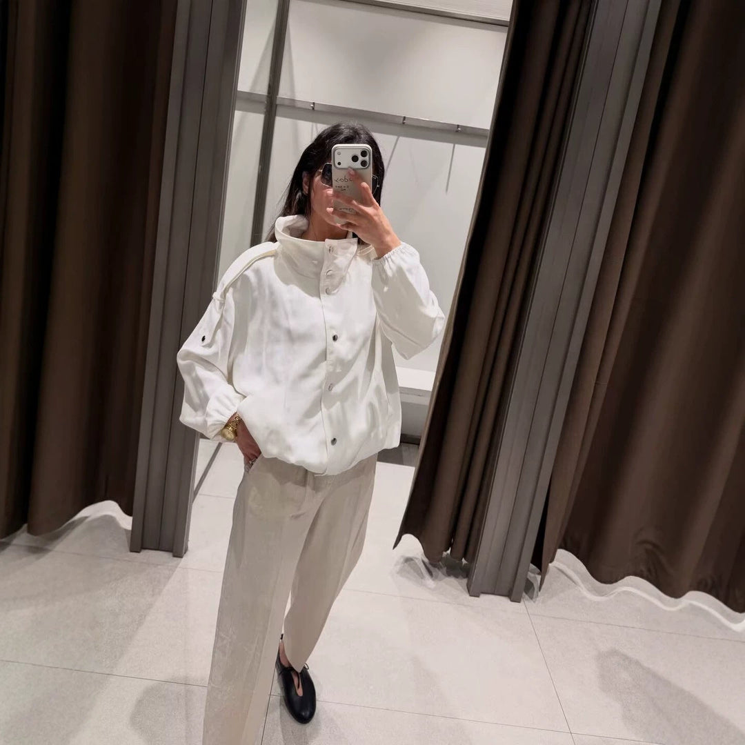 Dam Kort Boxig Canvas Jacka med Funnel Neck, Tryckknapp Knapp Stängning, och Shoulder Patches