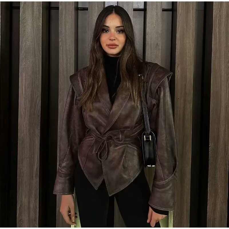 Dam Wrap läder jacka med midjebälte, Emphasized Shoulder Area och Feminine silhuett