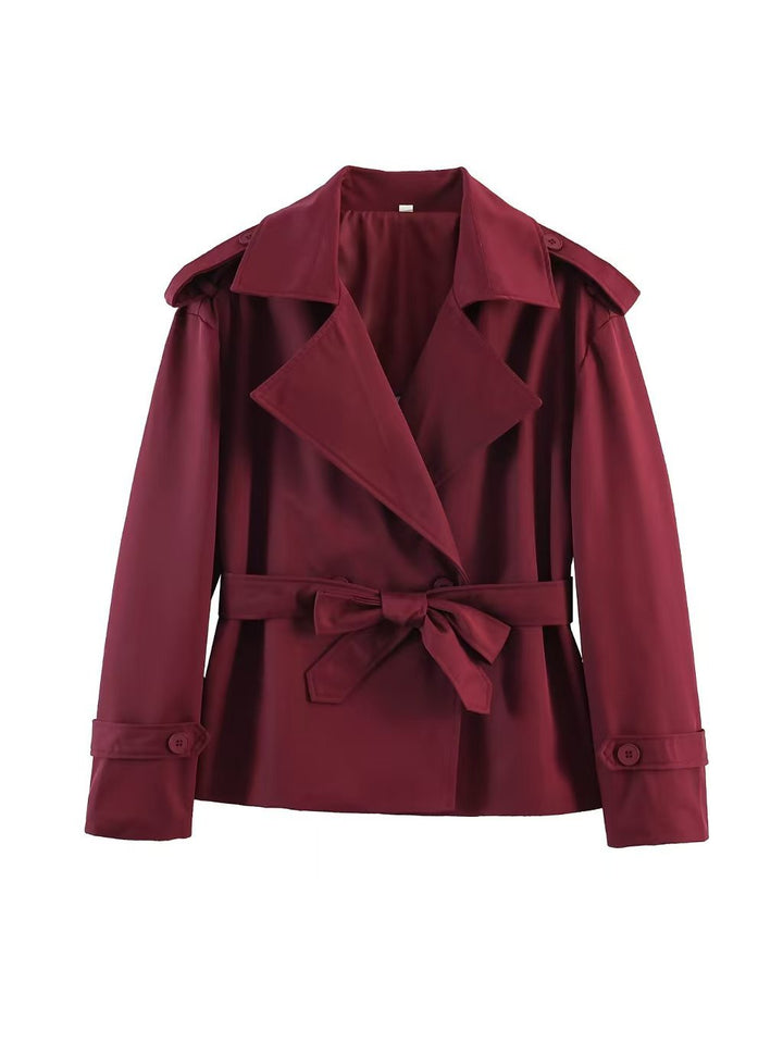 Dam skräddad kort trenchcoat med vid Lapels, bälte och Epaulettes