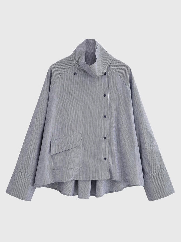 Dam lätt oversize skjortjacka med hög funnel krage och asymmetrical knappslå