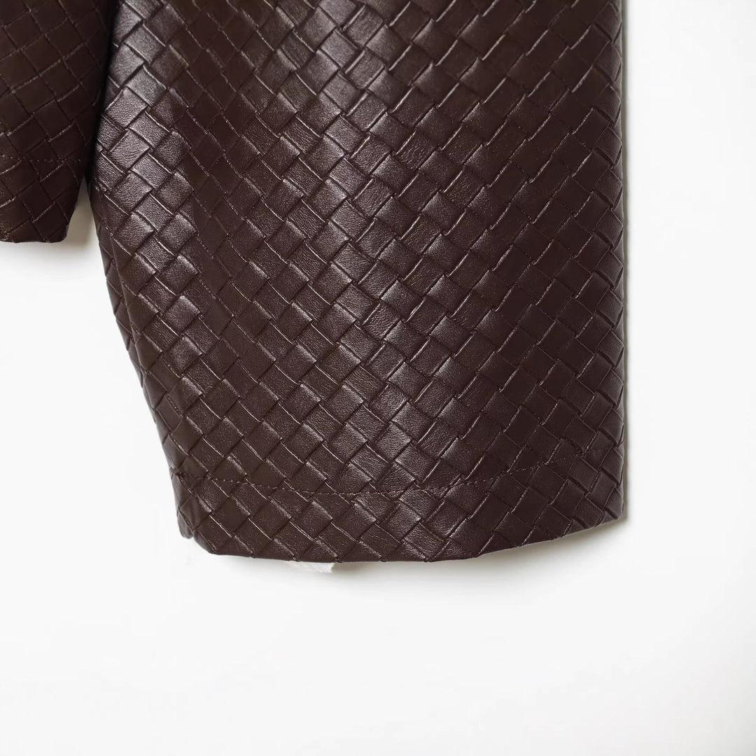 Dam Kort Boxig Jacka Tillverkad av Braided-Looking Faux Läder med Skjort Krage och Front Dragkedja