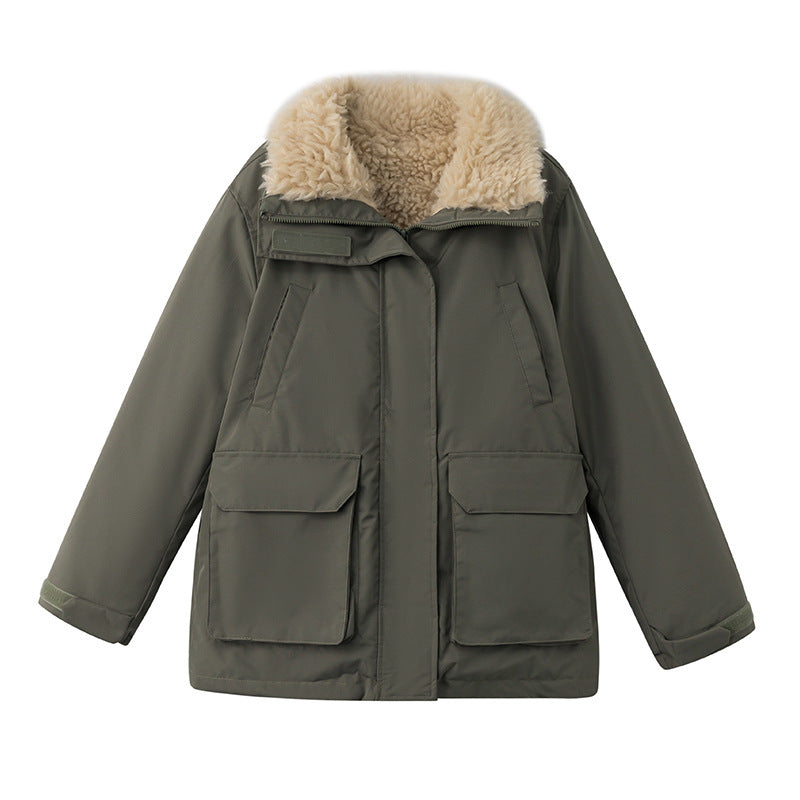 Dam urban kort parka med teddyfoder, generous flap fickor och dold två-way dragkedja