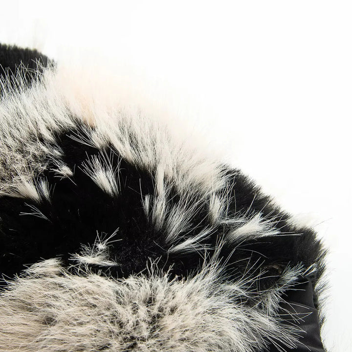 Dam kort faux pälsjacka med patchwork fur look, boxy cropped passform och mjuk innerfoder
